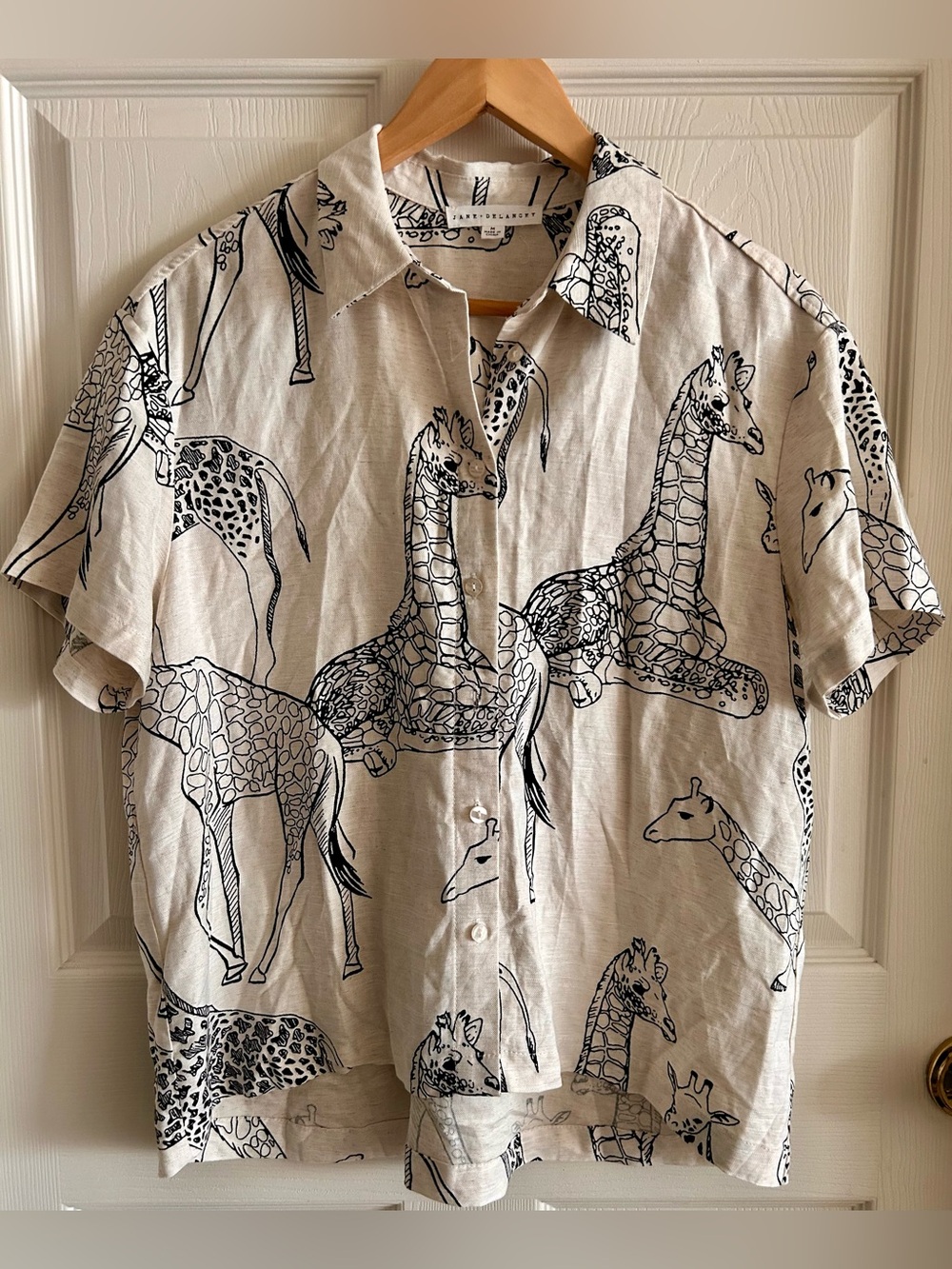Jane + Delancey Sz M Giraffe Print Relaxed Linen Blend Safari Button Down Shirt